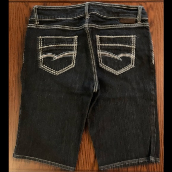 Brody Shorts - Picture 2 of 9